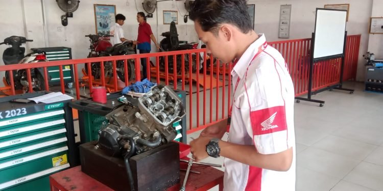 Sinsen Tingkatkan Kualitas Layanan AHASS Melalui Uji Kompetensi Lulusan SMK