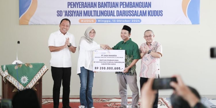 Dukung Pembangunan Bangsa, Jasa Raharja Serahkan Bantuan untuk Pembangunan SD Aisyiyah Multilingual Darussalam