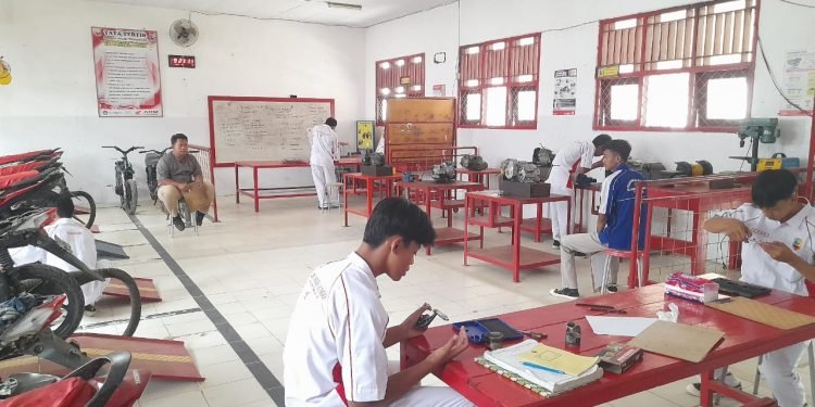 Satu Hati Raih Prestasi, Sinsen Ajak Siswa dan Guru SMK Berkompetisi di Dunia Otomotif