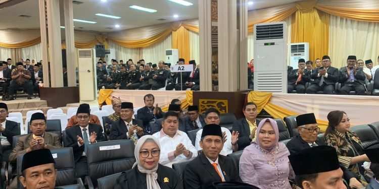 Anggota DPRD Jambi, Ivan Wirata Hadiri Pelantikan Unsur Pimpinan DPRD Kota Jambi