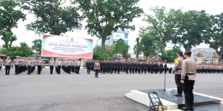 Kapolda Jambi Pimpin Apel Konsolidasi Operasi Mantap Brata 2023-2024