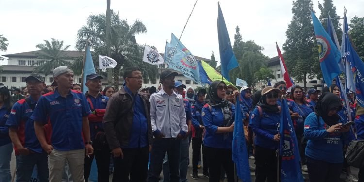 Gabungan Buruh Se-Jawa Barat Minta Gubernur Selaraskan Upah di Tingkat Kabupaten/Kota
