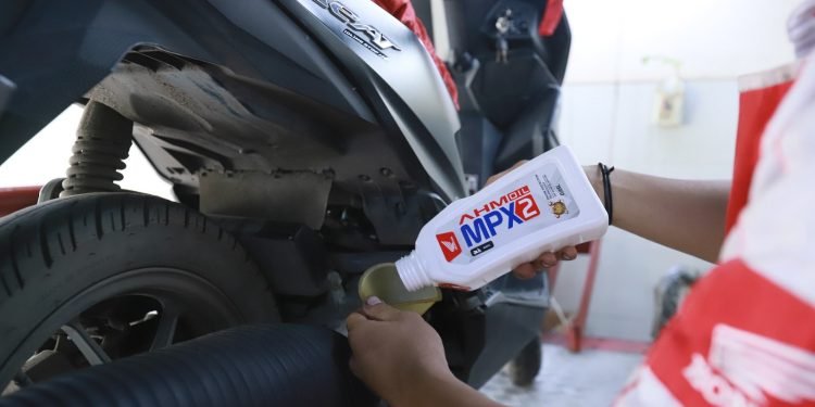 Kenali Tanda-Tanda Oli Sepeda Motor Perlu Diganti, Ini Jadwal Idealnya
