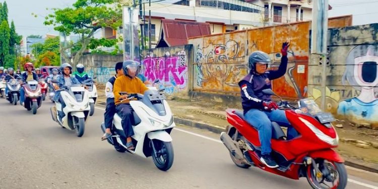 Komunitas Honda PCX Club Indonesia Chapter Jambi Ikut Meriahkan Exhibition New Honda PCX160 di Jambi