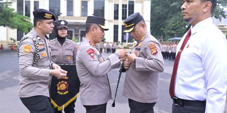 Kapolda Jambi Beri Penghargaan kepada 19 Personel Berprestasi