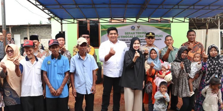 Program Manfaat BAZNAS: Bupati Roby Serahkan Bantuan RTLH, Paket Stunting, dan Dhuafa