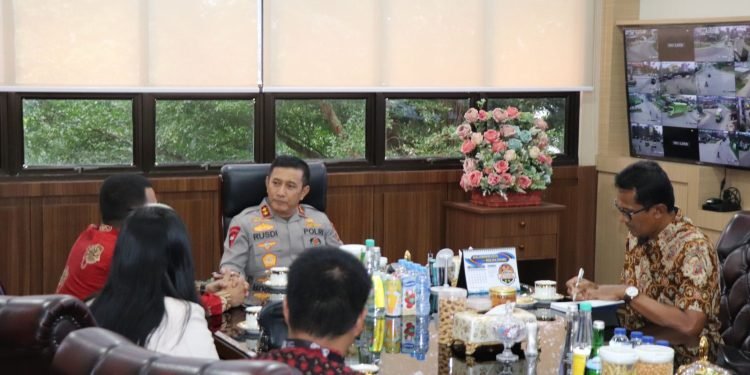 Kapolda Terima Kunjungan Silaturahmi Kepala OJK Provinsi Jambi
