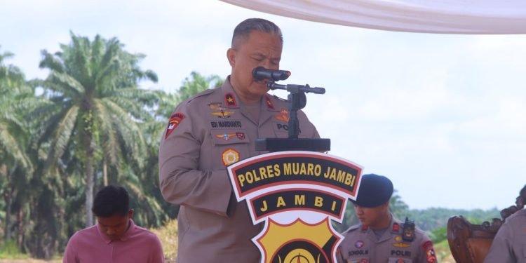 Dukung Ketahanan Pangan, Wakapolda Pimpin Penanaman Perdana Jagung di Muaro Jambi