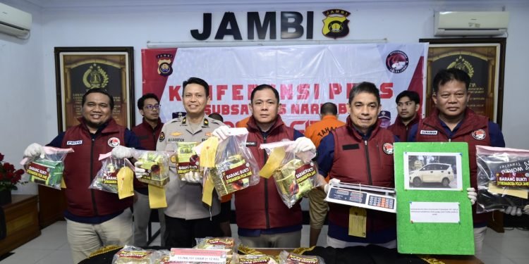 Polda Jambi Bongkar Jaringan Narkotika Internasional, Tiga Kurir Sabu Diamankan