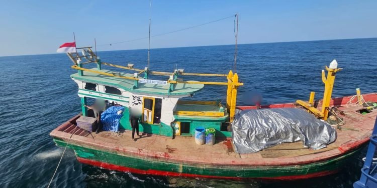 Bea Cukai Aceh Gagalkan Penyelundupan 45 Ton Bawang Merah dan 28 Karung Pakaian Bekas di Perairan Jamboaye