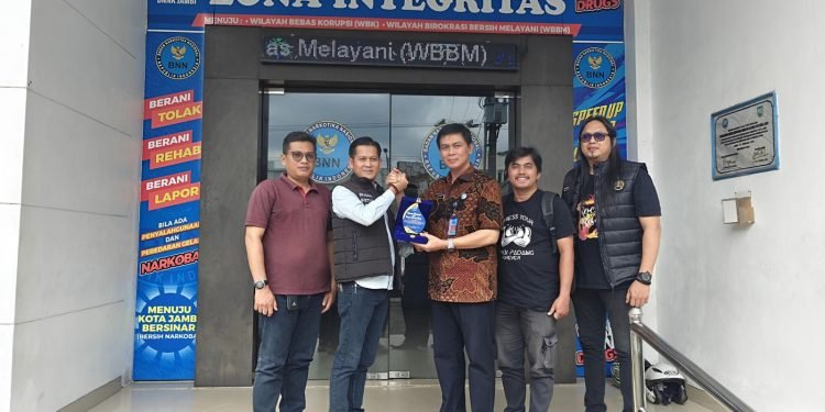 Siap Berkolaborasi dan Bersinergi, Ketua PWI Kota Jambi Irwansyah dan Pengurus Disambut Hangat Kepala BNNK Jambi