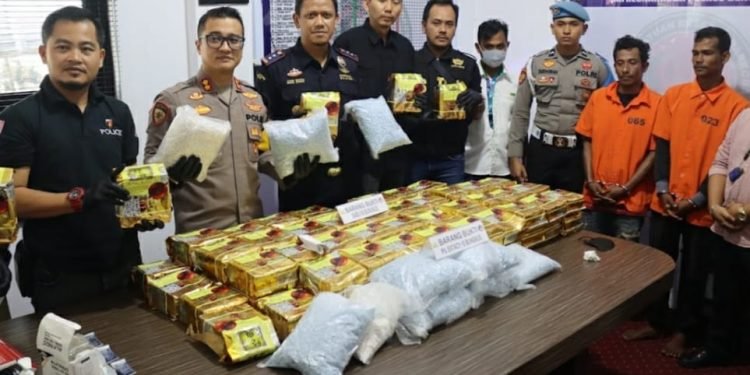 Tim Gabungan Bea Cukai dan Kepolisian Bengkalis Gagalkan Upaya Penyelundupan 87,7 Kilogram Sabu di Perairan Sepahat