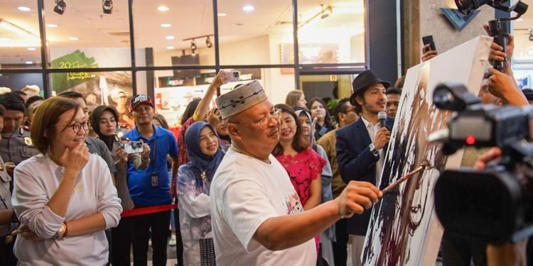 Art Policing, Kalemdiklat Polri Berkolaborasi dengan Seniman I Putu Bonus Menggelar Live Painting