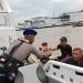 Gunakan Kapal Patroli, Polairud Polda Jambi Berbagi Takjil di Perairan Sungai Batanghari