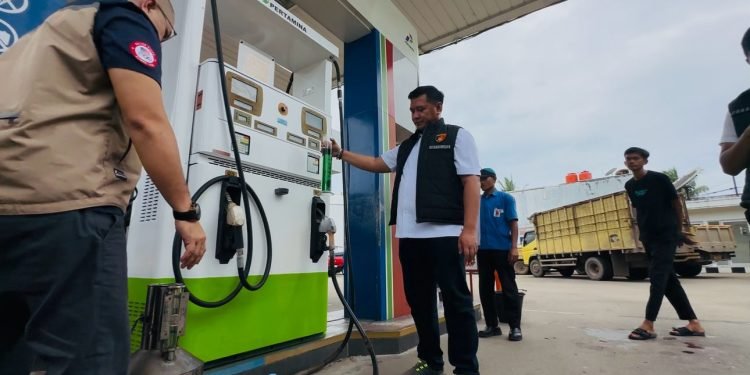 Sidak ke SPBU, Ditreskrimsus Polda Jambi Pastikan Bahan Bakar Sesuai Standar