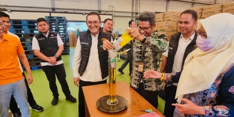 Dirreskrimsus Polda Jambi Turun Langsung Cek Volume ‘Minyak Kita’ Kemasan Botol dan Pouch di PT KTN