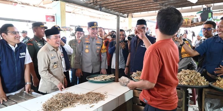 Kapolda Jambi Dampingi Gubernur Al Haris Sidak di Pasar Angso Duo