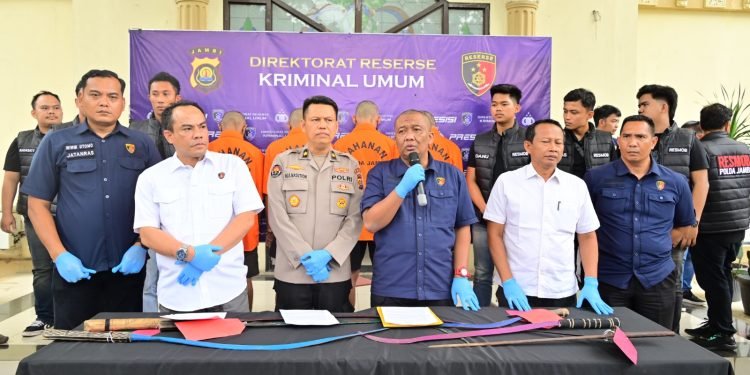 Diduga Hendak Tawuran, Ditreskrimum Polda Jambi Amankan 5 Pemuda Membawa Sajam