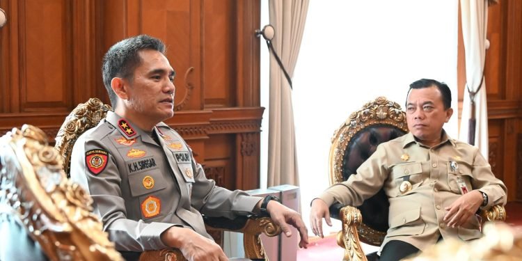 Irjen Pol. Krisno H. Siregar dan PJU Polda Jambi Lakukan Kunjungan Silaturahmi ke Gubernur Al Haris