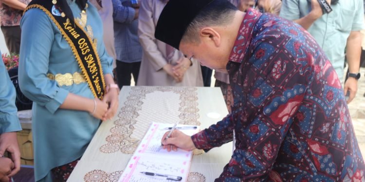 Gubernur Al Haris Resmikan 4 Gedung Baru SMAN 2 Muaro Jambi