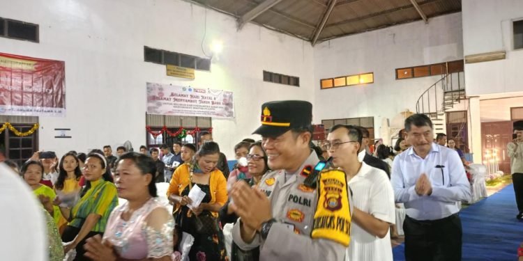 Kapolsek Humanis dan Humoris Itu Kini Pindah, Suasana Haru Warnai Pelepasan IPDA Hans