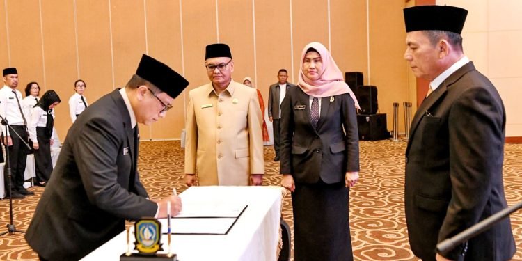 Gubernur Ansar Lantik 132 Pejabat Pemprov Kepri, Dorong Kinerja Optimal untuk Masyarakat