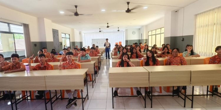 Sinsen Gelar Edukasi Safety Riding untuk Pelajar Sariputra Jambi