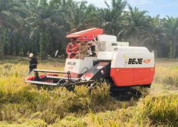Kunjungi Jujuhan Ilir, Gubernur Jambi Serahkan Bantuan Pertanian Massal
