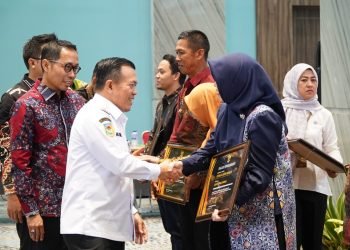 Gubernur Al Haris Serahkan Paritrana Award, Dorong Perlindungan Ketenagakerjaan yang Merata