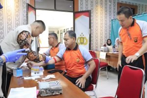 Wakapolda Jambi Brigjen Pol M. Mustaqim menjalani pemeriksaan kesehatan berkala di Mapolda Jambi, Jumat (8/8/2025). (Dok.Humas)