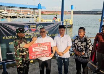 Perkuat Pengawasan Perbatasan, Pemprov Kepri Serahkan Hibah Boat Pancung ke Kodim 0316 Batam