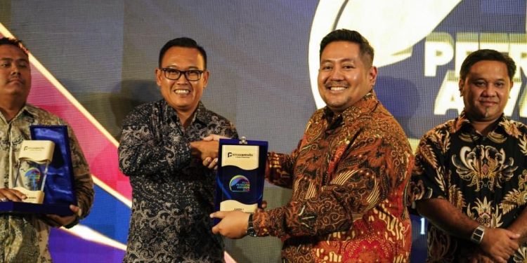 Angkat Soal Dedikasi Awak Mobil Tangki Elnusa Petrofin, Feature Pemred Jambi Ekspres Raih Juara 1 Pena Petrofin Award 2025