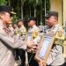 Kapolda Jambi Berikan Penghargaan kepada Lima Personel Berprestasi