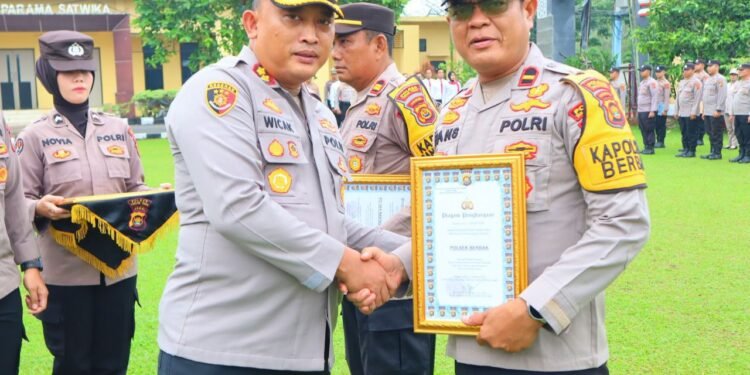 Dukung Ketahanan Pangan, Polres Tanjab Timur Beri Penghargaan kepada Tiga Kapolsek