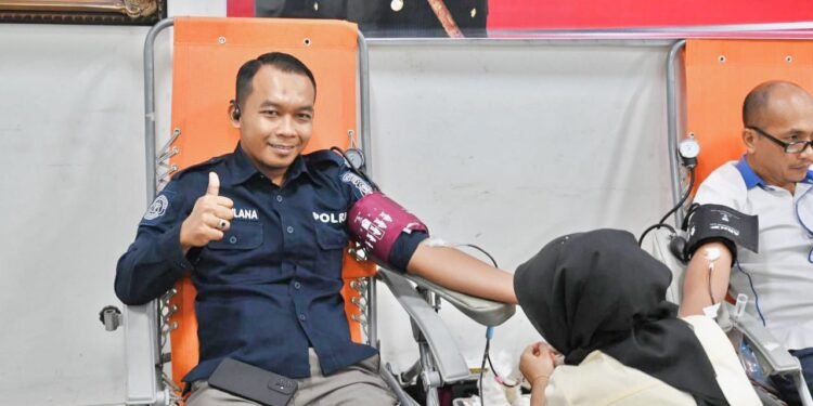 Wujud Polisi Humanis Harapan Masyarakat, Polda Jambi Gelar Donor Darah dalam Rangka Hari Jadi ke-74 Humas Polri
