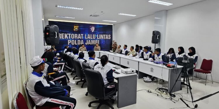 Ketua PBVSI Kombes Pol Adi Benny Cahyono Lepas Kontingen Bola Voli Ajang Popnas 2025