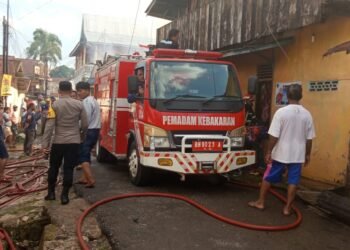 Polresta Jambi dan Damkar Gerak Cepat Tangani Kebakaran di Kelurahan Rajawali