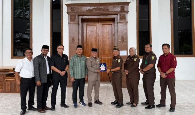 Ketua DPRD Muaro Jambi Terima Kunjungan Kajari Baru, Bahas Penguatan Pengawasan dan Stabilitas Hukum