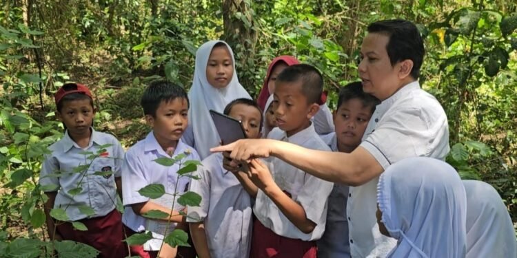 Peringati Hari Guru, Yayasan AHM Apresiasi Dedikasi Guru Inspiratif