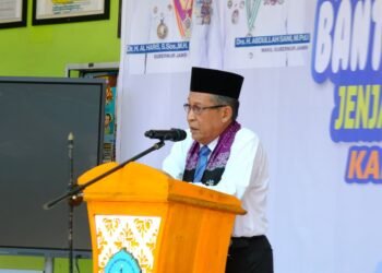Wagub Sani Salurkan 503 Paket Dumisake Pendidikan untuk Pelajar Tanjab Barat