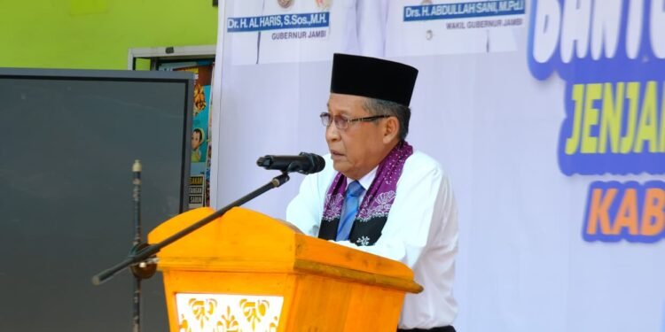 Wagub Sani Salurkan 503 Paket Dumisake Pendidikan untuk Pelajar Tanjab Barat