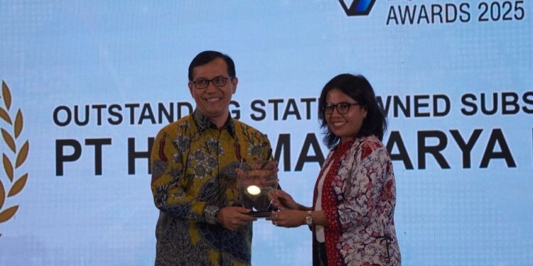Unggul Perkuat Arus Logistik Lewat Pembangunan Jalan Tol, HKI Raih Penghargaan Pada Bisnis Indonesia Logistics Awards 2025