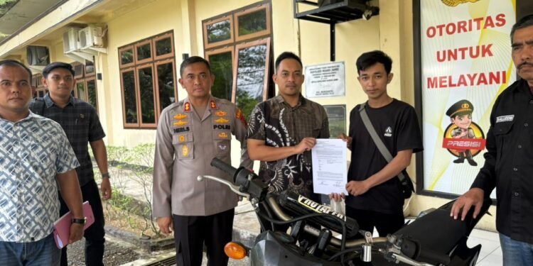 Kapolres Muaro Jambi Serahkan Motor Hasil Ungkap Curanmor kepada Pemiliknya