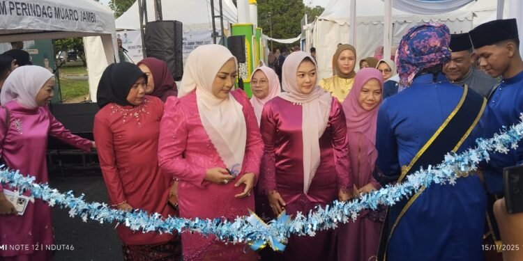 Ketua Dekranasda Muaro Jambi Buka Bazar Expo MTQ ke-54