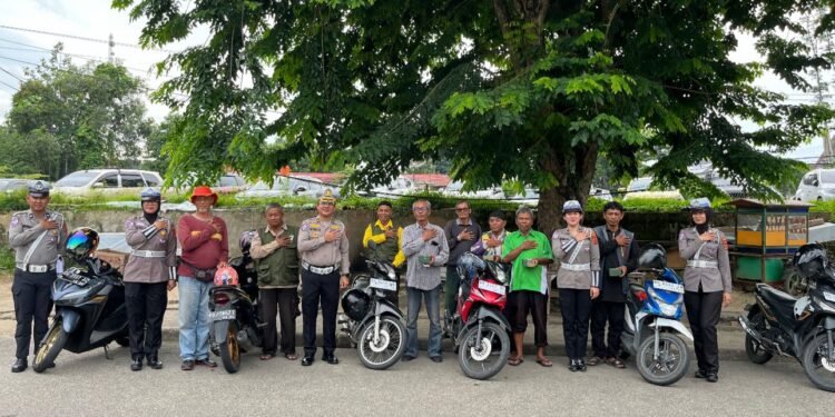 “Polantas Menyapa”, Satgas Zebra Ajak Pengemudi Ojek Tertib Berlalu Lintas