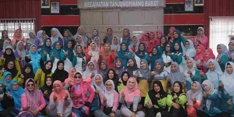 Sambut Hari Ibu 2025, Ketua TP-PKK Weni Lis Darmansyah Ajak Kader PKK Aktif dan Kreatiif