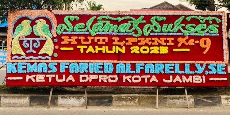 Peringati HUT ke-9, LPKNI Salurkan 19 Paket Sembako kepada Warga RT 05 Rawasari