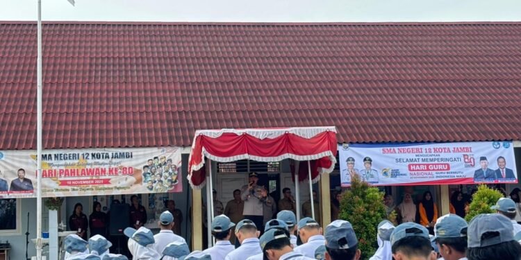 Kasat Binmas Polresta Gelar Penyuluhan Bahaya Kenakalan Remaja di SMAN 12 Kota Jambi