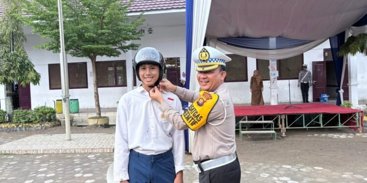 Ditlantas Polda Jambi Sosialisasikan Tertib Berlalu Lintas kepada Pelajar SMPN 2 Kota Jambi