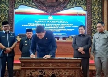 Ketua DPRD Provinsi Jambi Teken Nota Kesepakatan KUA dan PPAS 2026